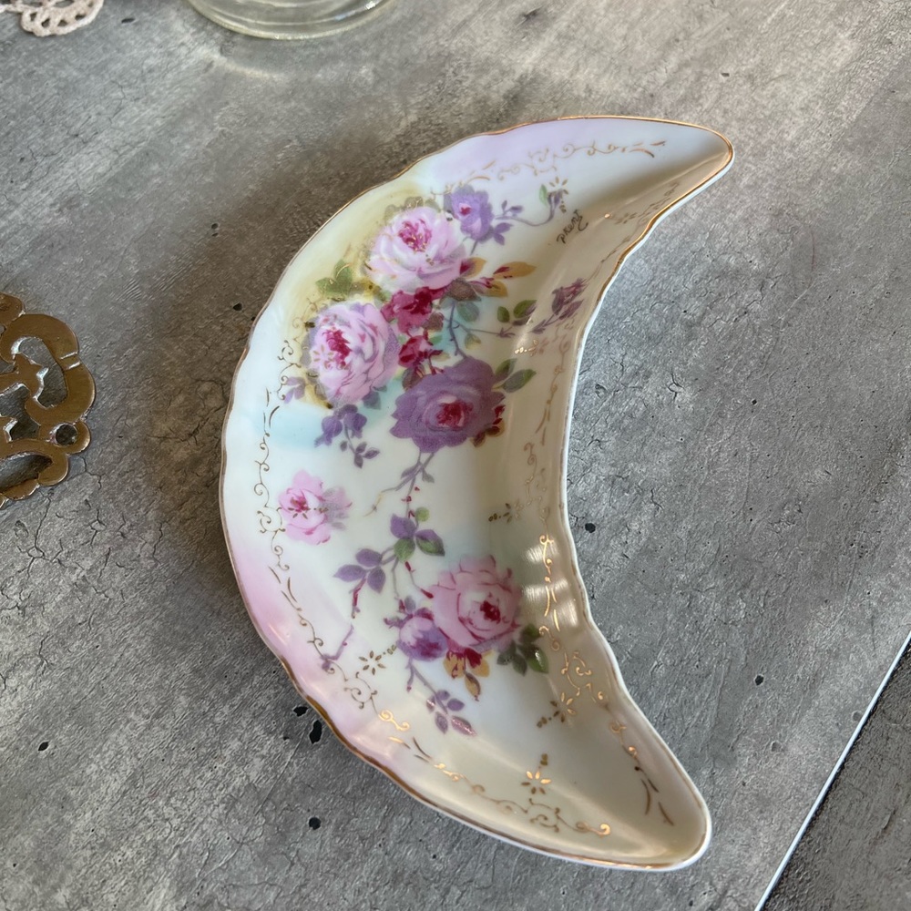Royal Crown Chantilly Rose Crescent Bone Dish Hand Painted by D. Kent japan